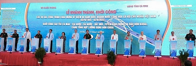 Khởi công tuyến đường bộ cao tốc Cà Mau – Đất Mũi, tuyến giao thông ra đảo Hòn Khoai và Cảng tổng hợp lưỡng dụng Hòn Khoai