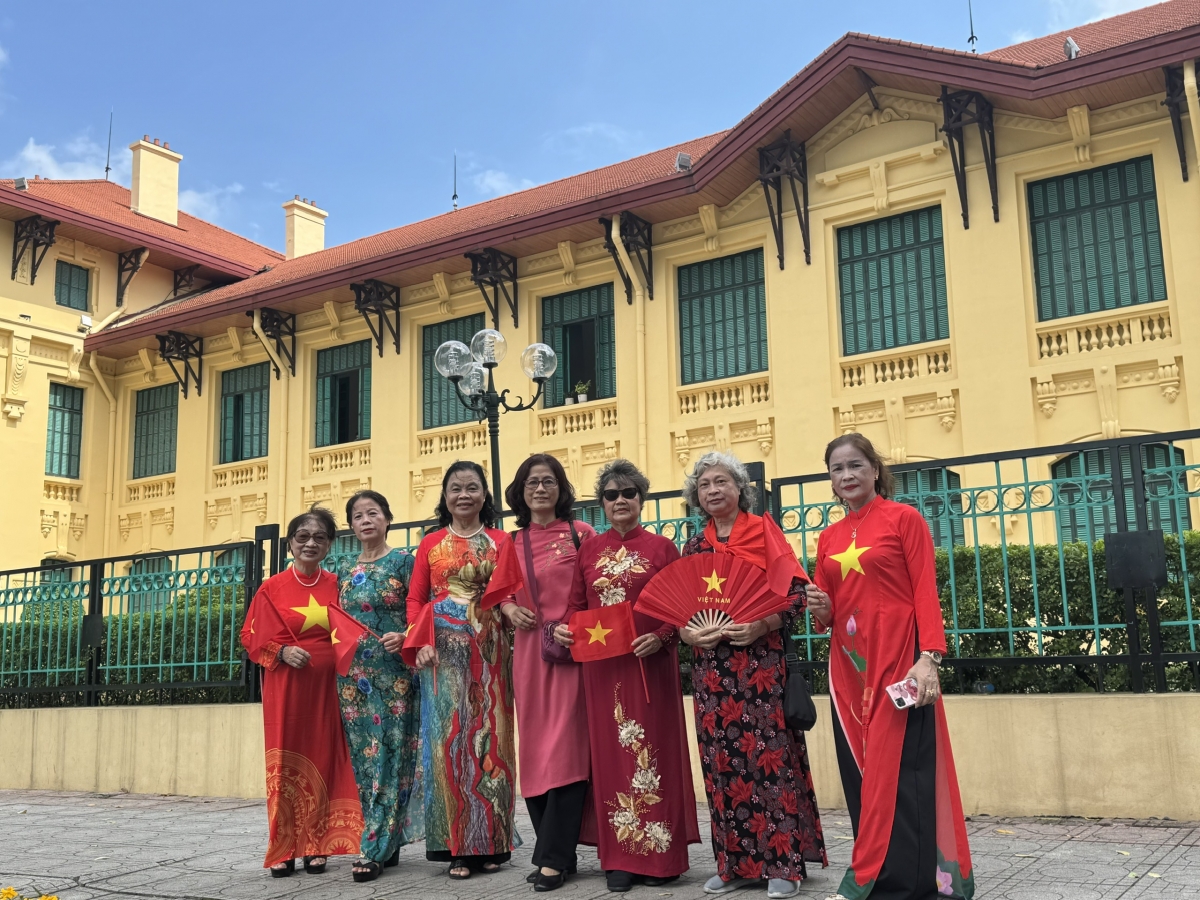 Rạng rỡ nụ cười người cao tuổi trước ngày Quốc khánh