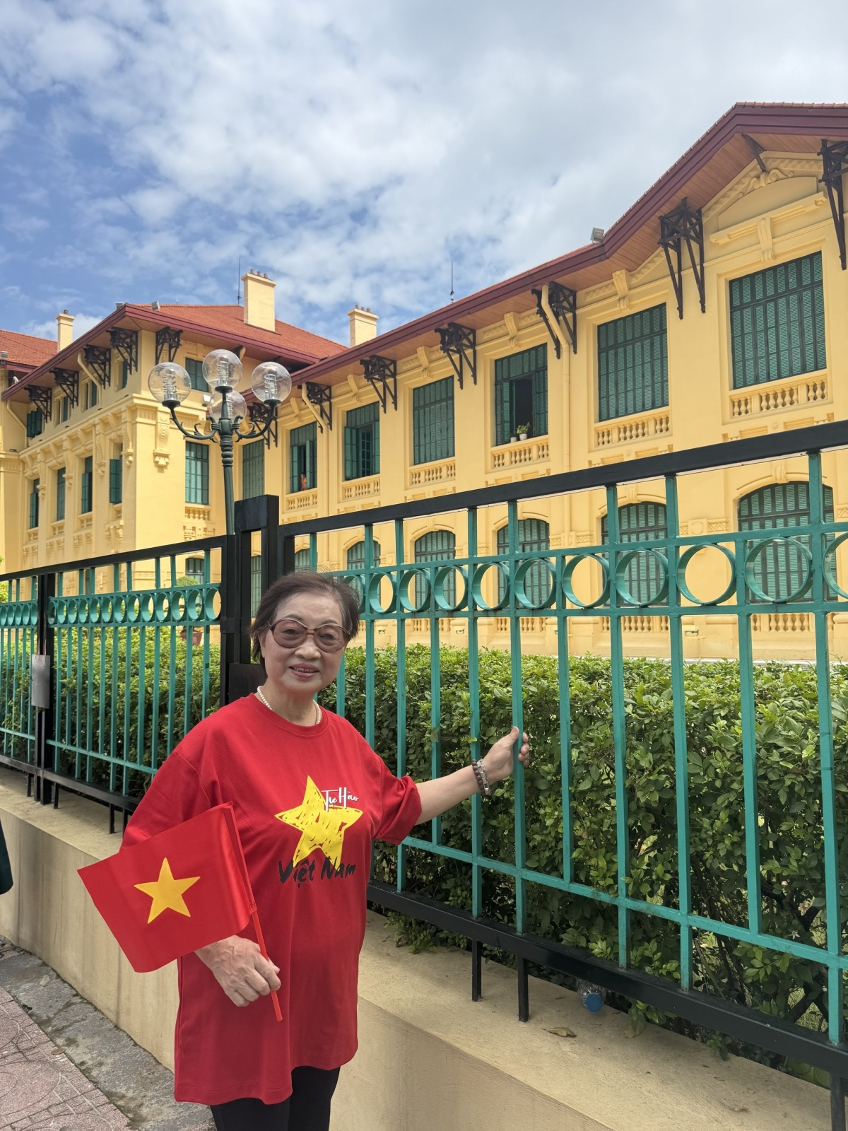 Rạng rỡ nụ cười người cao tuổi trước ngày Quốc khánh