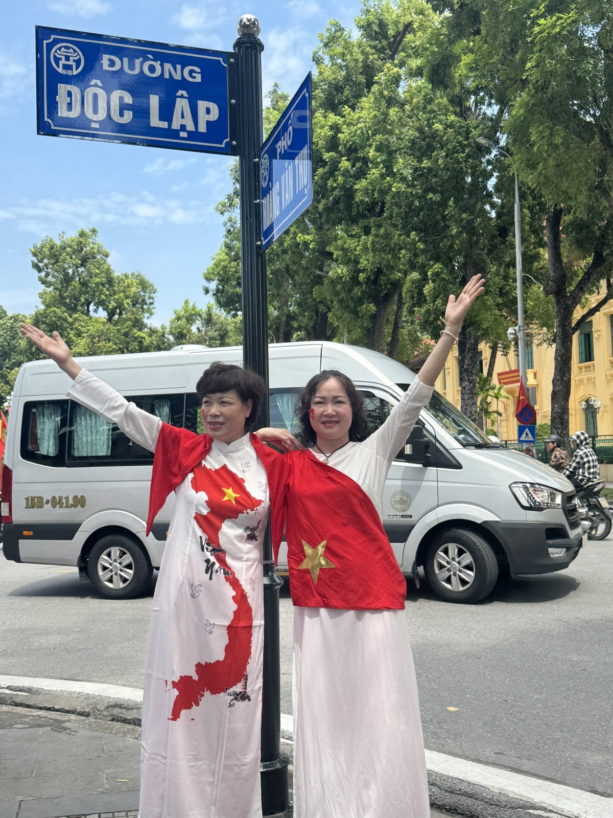 Rạng rỡ nụ cười người cao tuổi trước ngày Quốc khánh