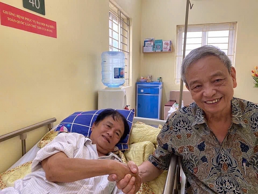 Nguyên Bộ Trưởng Bộ Thủy sản  Tạ Quang Ngọc vào thăm.