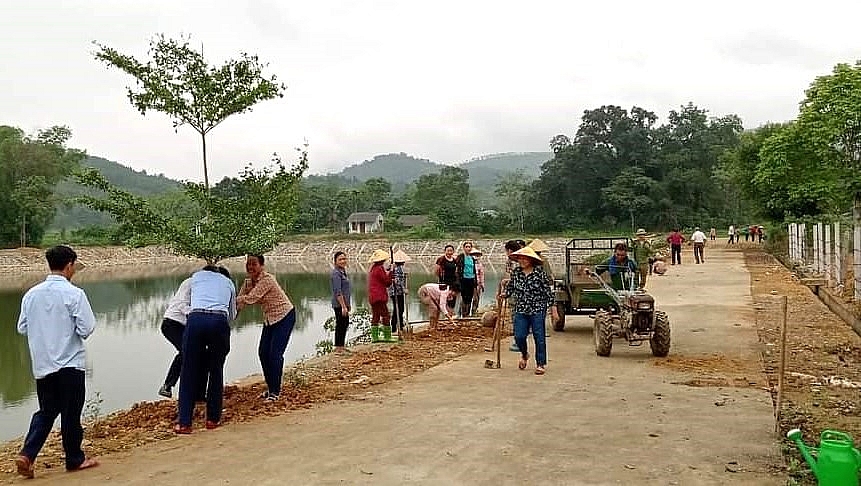 Người cao tuổi xã Đà Bắc góp sức xây dựng xã nông thôn mới nâng cao