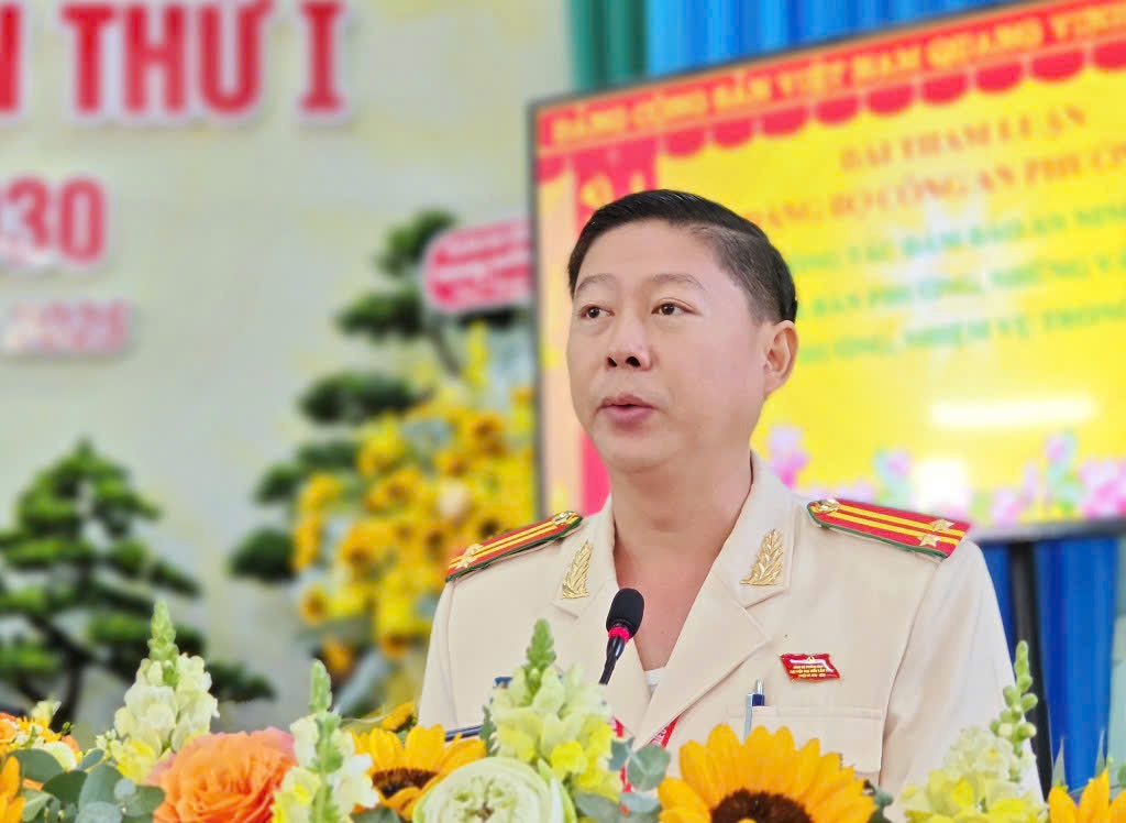 Trưởng Công an phường Bình Hòa Trần Minh Tuấn phát biểu tham luận tại Đại hội.