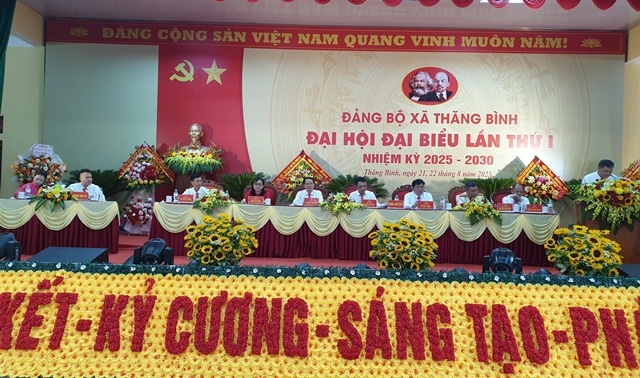 Đoàn Chủ tịch Đại hội.