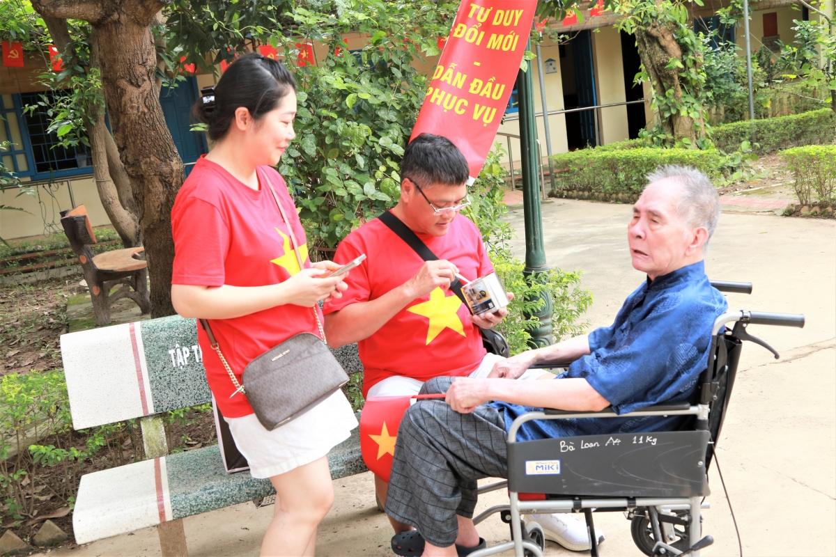 Cụ Đỗ Ngọc Bích sum họp cùng các con