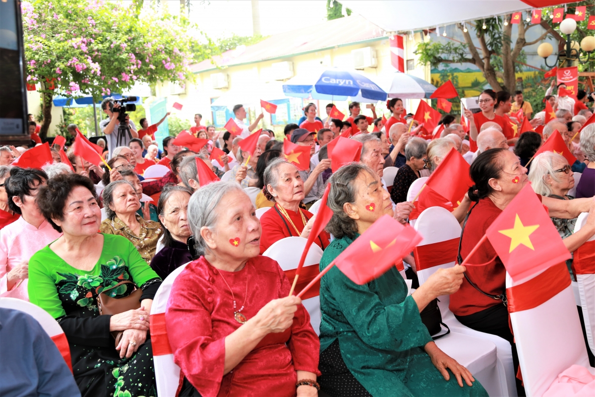 Đông đảo NCT cùng con cháu tham gia Chương trình