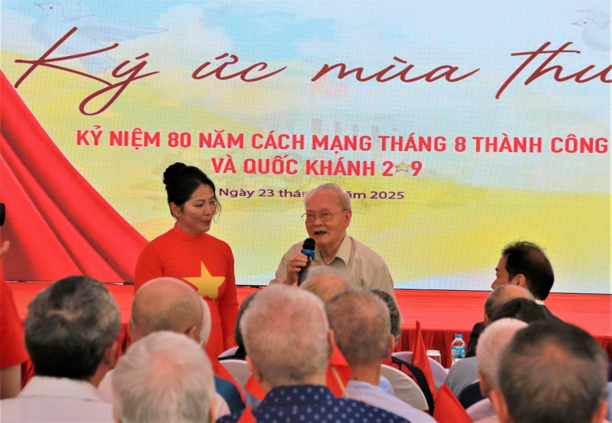 Cụ Nguyễn Quốc Tuấn xúc động nhớ lại những năm tháng tuổi xuân đầy cống hiến