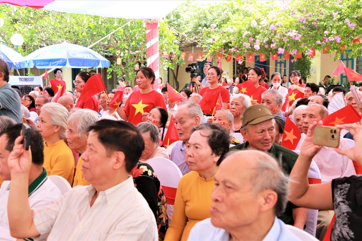 Đông đảo NCT cùng con cháu tham gia Chương trình