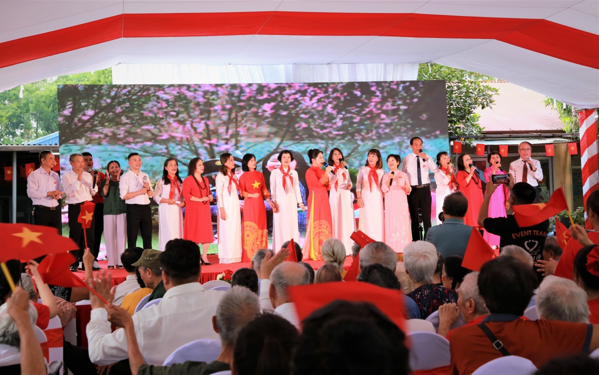 Hòa chung lời ca tiếng hát tri ân NCT