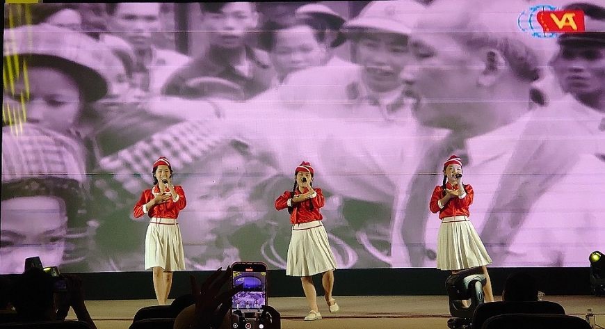 Lời Người như thể nước non: Kể chuyện về Bác Hồ qua âm nhạc