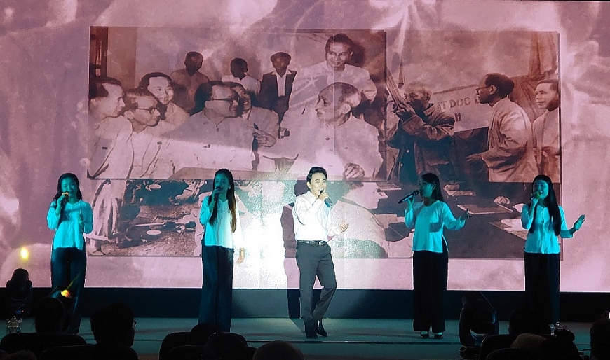 Lời Người như thể nước non: Kể chuyện về Bác Hồ qua âm nhạc