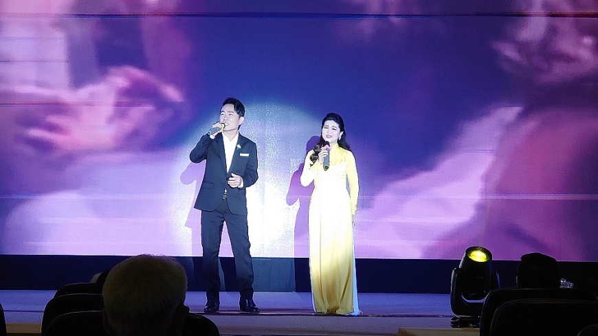 Ca sĩ Huỳnh Lợi và Thanh Nga song ca Di chúc của Người vì nước vì dân