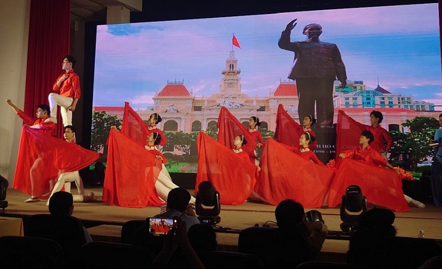 NSƯT Cao Minh với ca khúc Hồ Chí Minh niềm tin sáng mãi