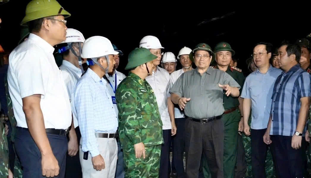 Thủ tướng chính phủ Phạm Minh Chính kiểm tra thực tế tại các địa phương