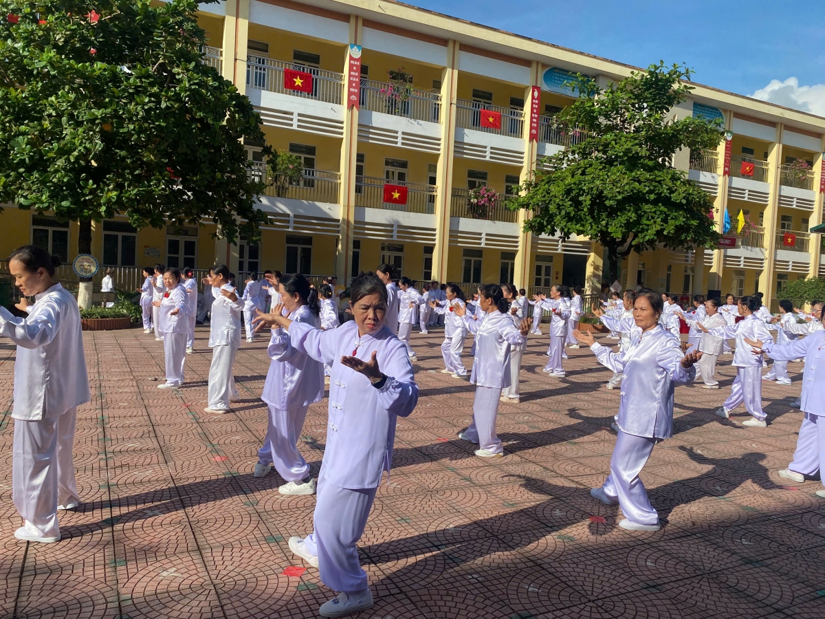 Người cao tuổi Tân Thịnh sôi nổi giao lưu Dưỡng sinh – Dân vũ