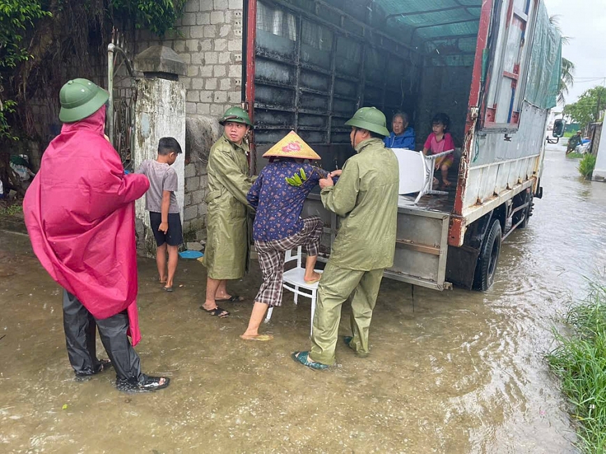 Khẩn trương khắc phục hậu quả bão số 5 và ứng phó mưa lũ sau bão