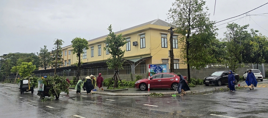 Ngổn ngang sau bão số 5