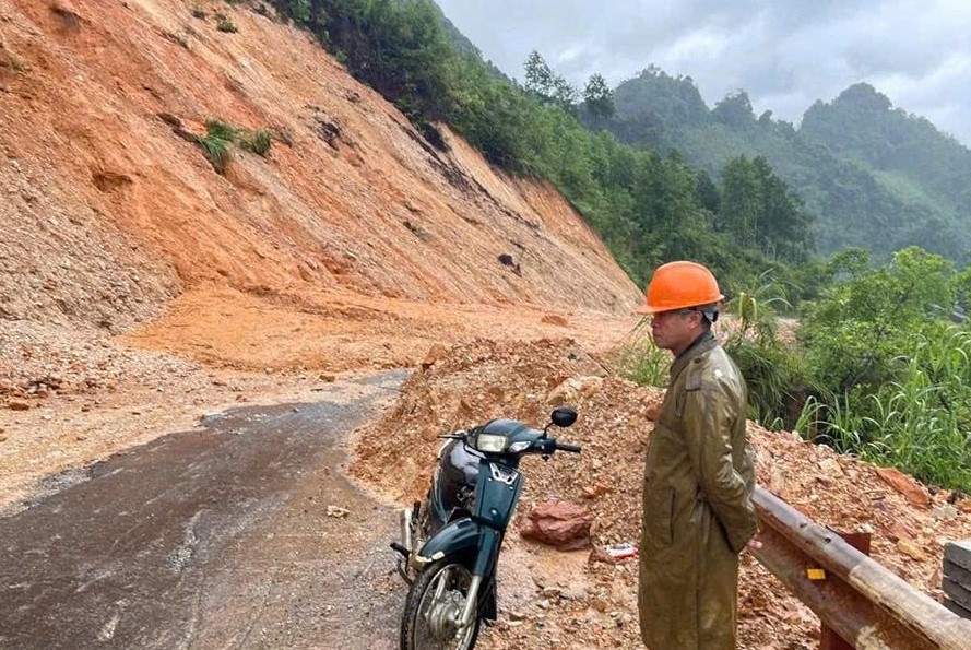 Ngay sau khi xảy ra sạt lở, xã Cao Sơn đã bố trí lực lượng canh gác, không cho người và phương tiện đi qua khu vực nguy hiểm