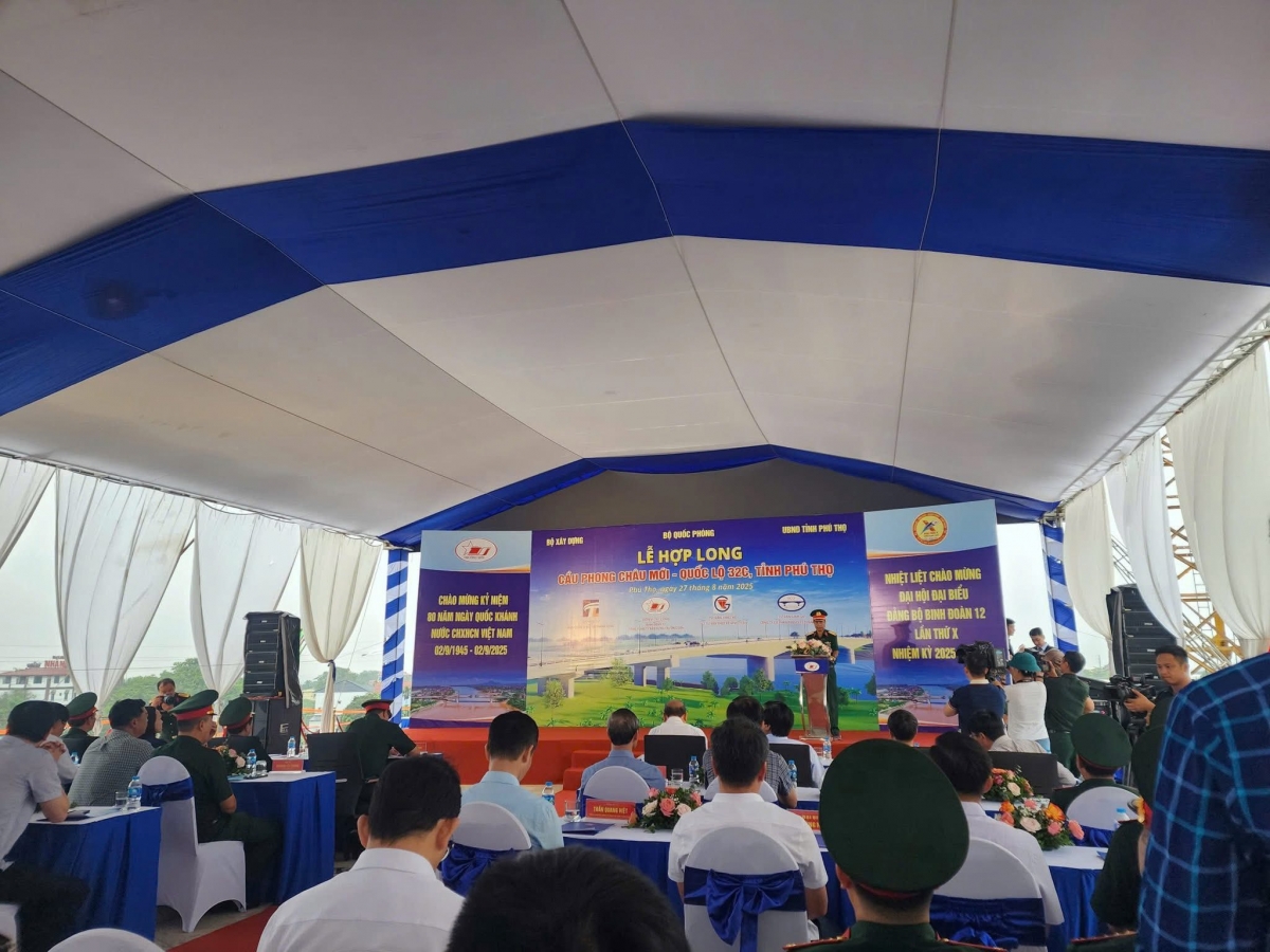 Cầu Phong Châu mới được hợp long sáng 27/8, dự kiến hoàn thành đưa vào sử dụng vào tháng 10 tới