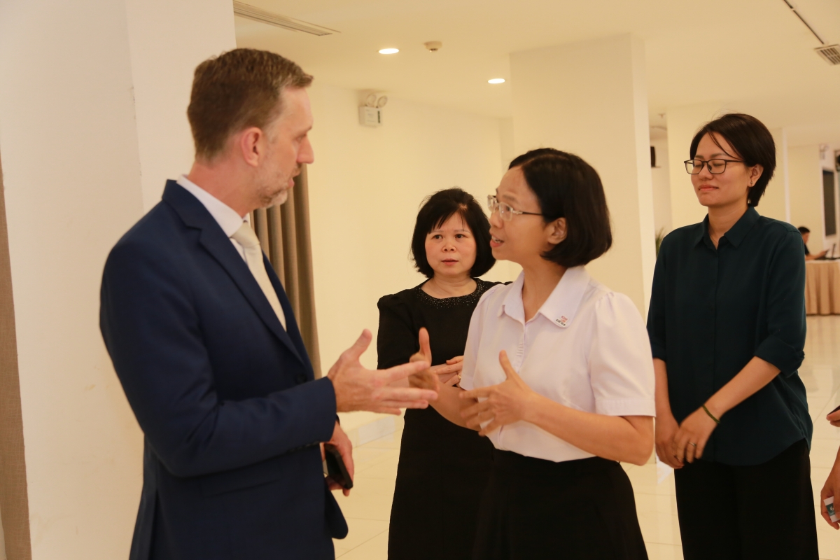 Ông Theo ông Matt Jakson, Trưởng đại diện UNFPA cần xem xét xây dựng một khung pháp lý toàn diện về chăm sóc dài hạn cho NCT