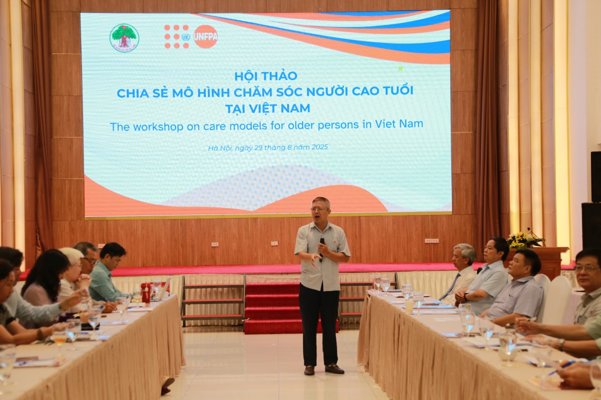 Ông Nguyễn Xuân Lập, Trưởng Ban chăm sóc NCT phát biểu tại Hội thảo