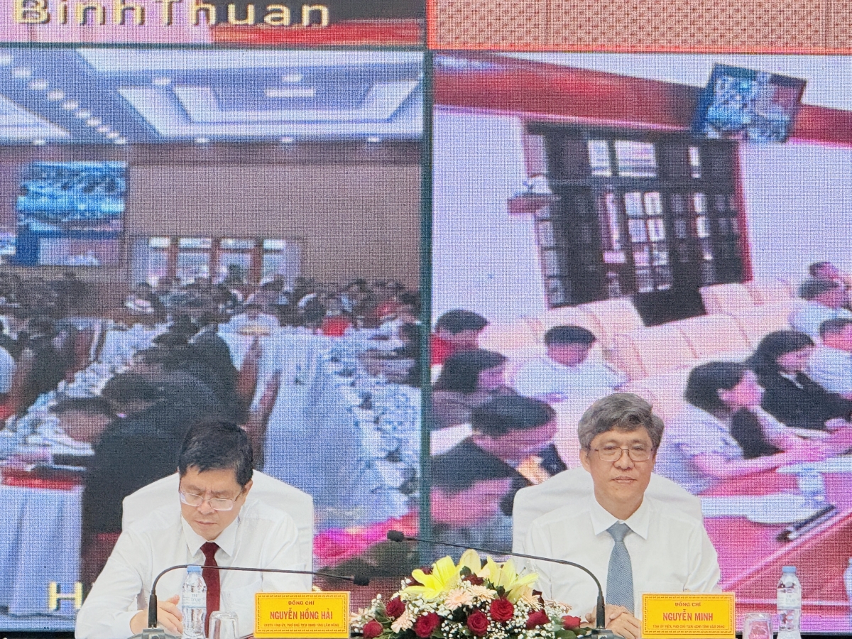 Phó Chủ tịch UBND tỉnh Nguyễn Hồng Hải và Phó Chủ tịch UBND tỉnh Nguyễn Minh chủ trì tại điểm cầu đối thoại Lâm Đồng biển xanh