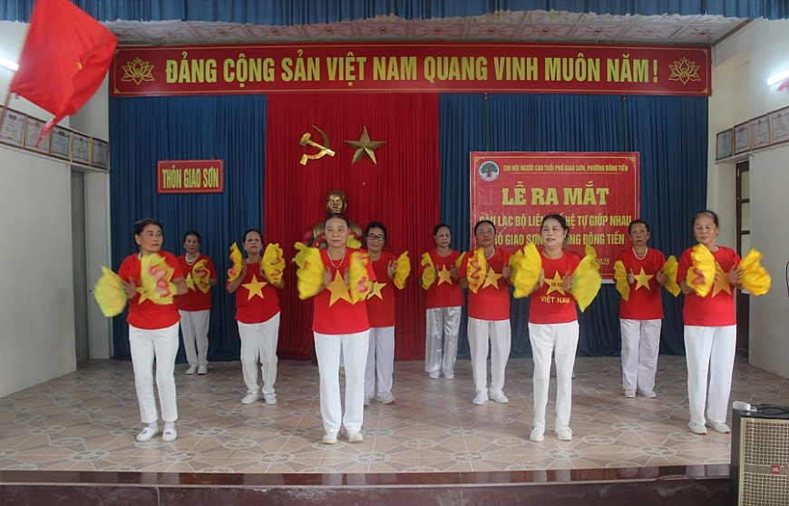 Lễ ra mắt Câu lạc bộ Liên thế hệ tự giúp nhau