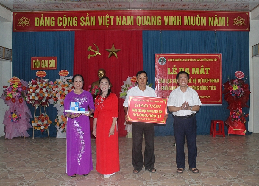 Lễ ra mắt Câu lạc bộ Liên thế hệ tự giúp nhau