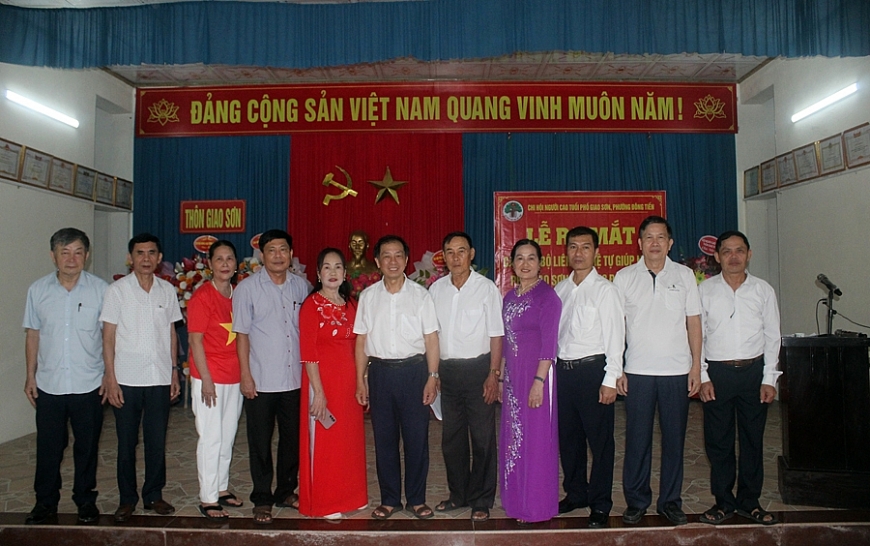 Lễ ra mắt Câu lạc bộ Liên thế hệ tự giúp nhau