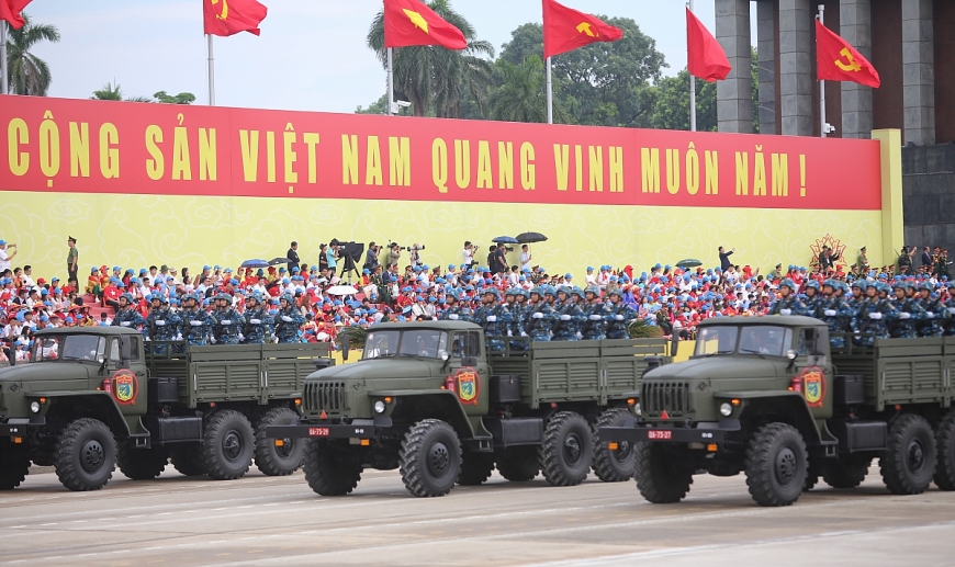 Người cao tuổi từ mọi miền Tổ quốc về Hà Nội xem tổng duyệt diễu binh, diễu hành A80