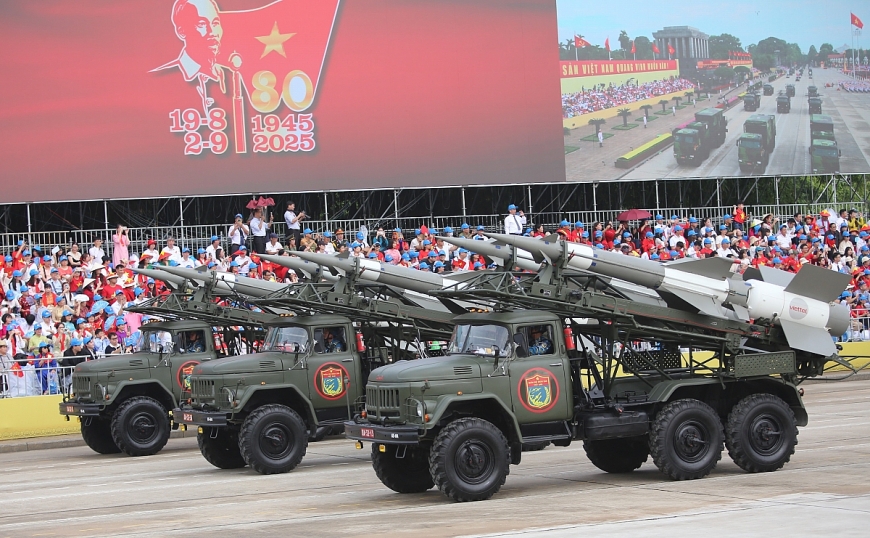 Người cao tuổi từ mọi miền Tổ quốc về Hà Nội xem tổng duyệt diễu binh, diễu hành A80