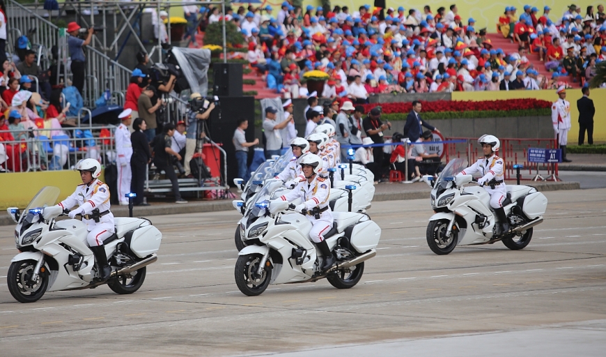 Người cao tuổi từ mọi miền Tổ quốc về Hà Nội xem tổng duyệt diễu binh, diễu hành A80