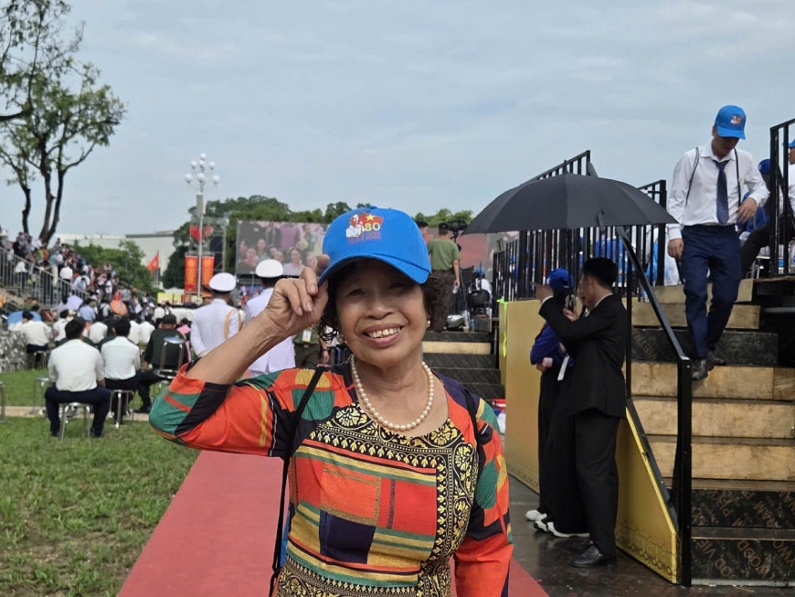 Người cao tuổi từ mọi miền Tổ quốc về Hà Nội xem tổng duyệt diễu binh, diễu hành A80