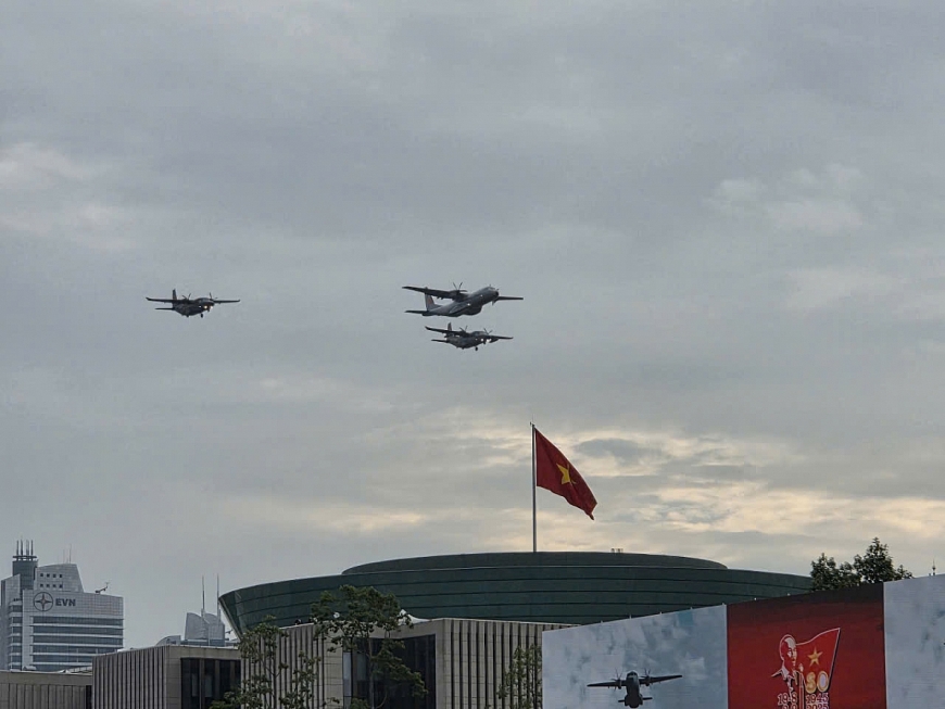 Người cao tuổi từ mọi miền Tổ quốc về Hà Nội xem tổng duyệt diễu binh, diễu hành A80