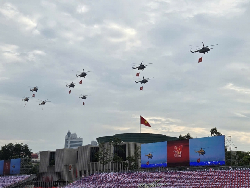 Người cao tuổi từ mọi miền Tổ quốc về Hà Nội xem tổng duyệt diễu binh, diễu hành A80