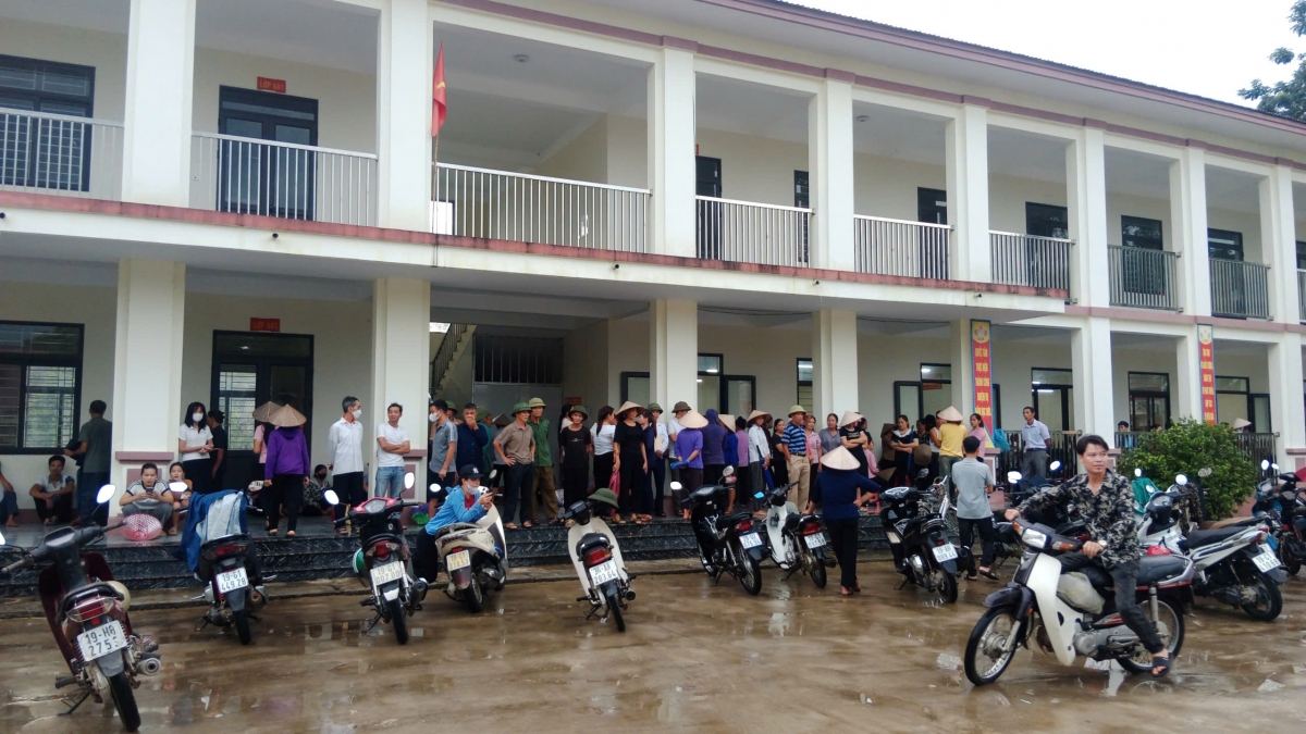 Người dân Phú Thọ khấn khởi nhận quà Quốc khánh 2/9