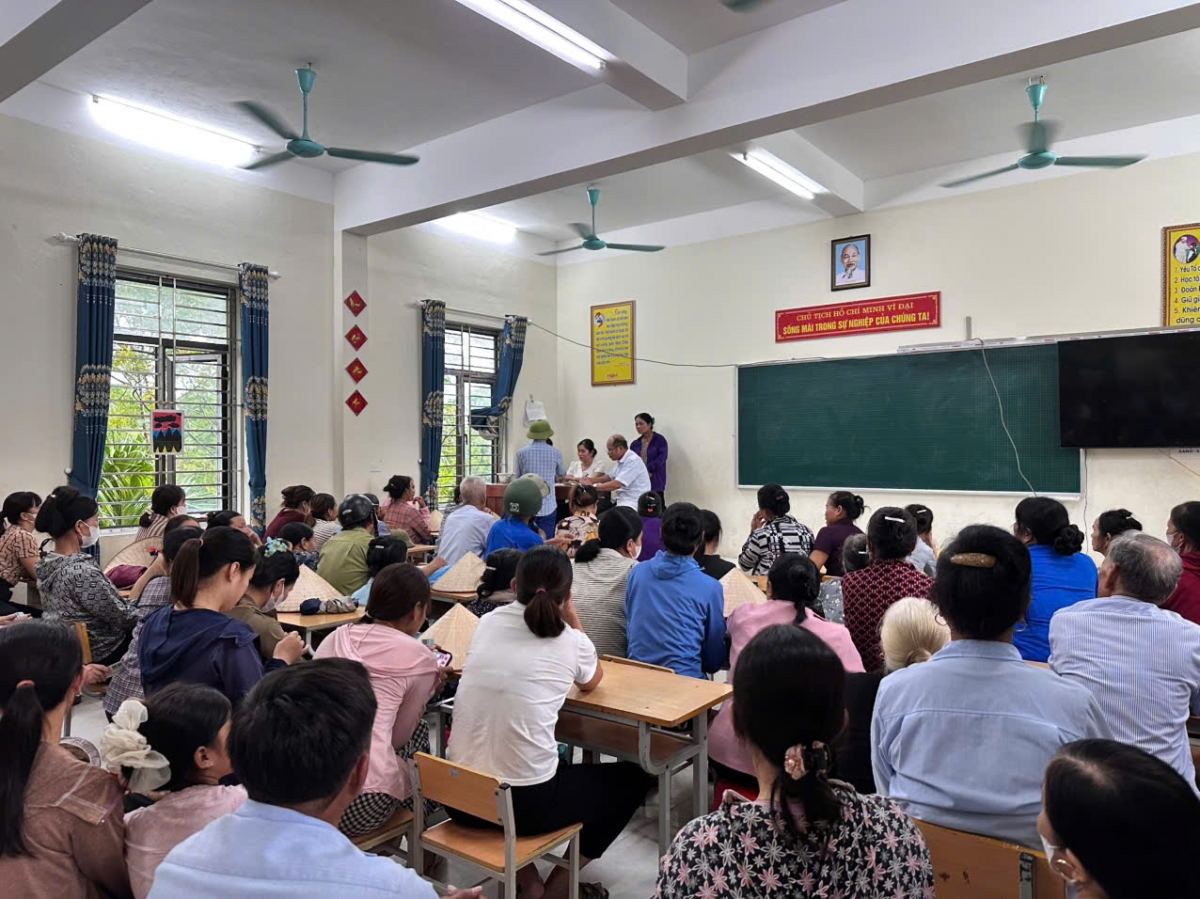 Phú Thọ: Người dân Tiên Lương lần đầu nhận quà Tết Độc lập dịp Quốc khánh 2/9