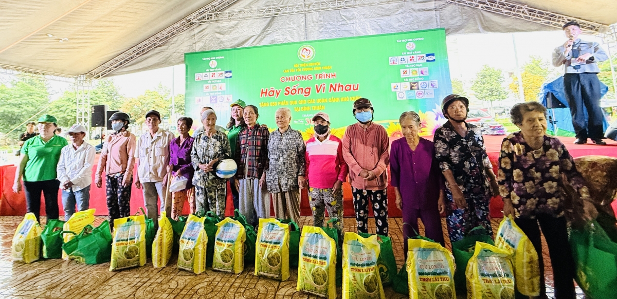 Lâm Đồng: Trao 650 phần quà cho người có hoàn cảnh khó khăn