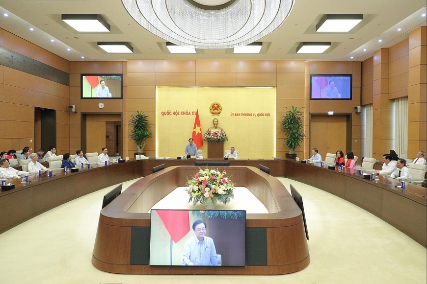 Phó Chủ tịch Quốc hội Lê Minh Hoan, tác giả bài viết gặp mặt để lắng nghe những ý kiến, kiến nghị của các nguyên Đại biểu Quốc hội là người cao tuổi  các khóa tỉnh Cà Mau và Đồng Tháp nhân dịp ra thăm Thủ đô Hà Nội.