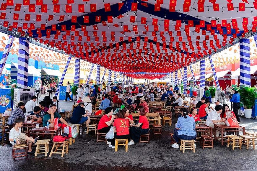 Đón gần 1,2 triệu lượt khách sau 3 ngày mở cửa: Trung tâm Triển lãm Việt Nam “gây sốt” với tiêu chuẩn vận hành chuyên nghiệp