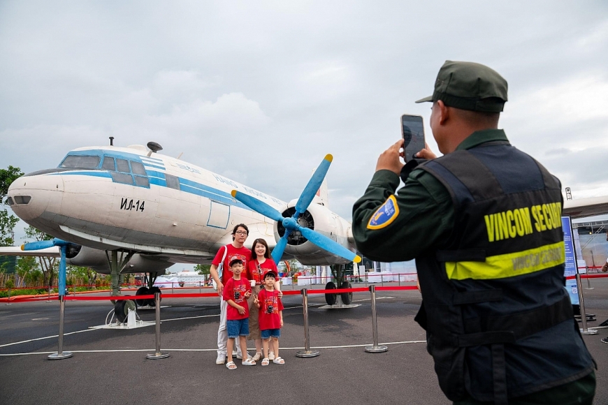 Đón gần 1,2 triệu lượt khách sau 3 ngày mở cửa: Trung tâm Triển lãm Việt Nam “gây sốt” với tiêu chuẩn vận hành chuyên nghiệp