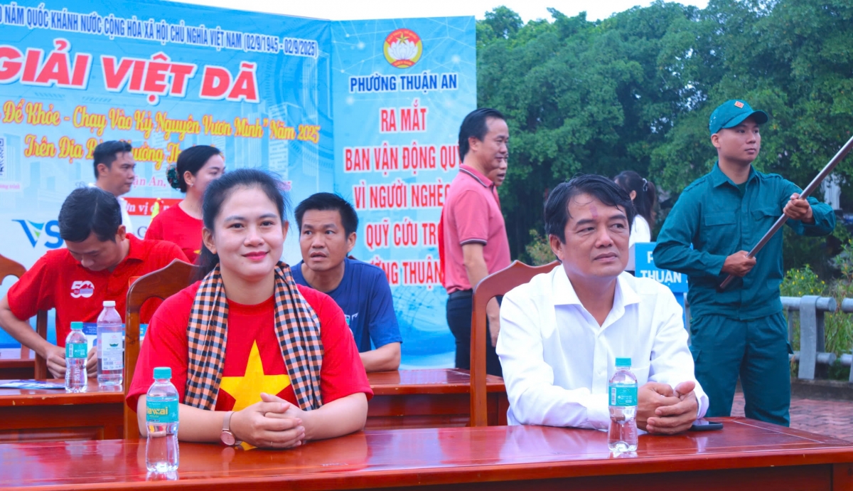 Ông Bùi Thanh Nhân, Uỷ viên Ban Thường vụ, Phó Chủ tịch UB MTTQ TP.Hồ Chí Minh tham dự lễ khai mạc Giải Việt dã “Chạy để khoẻ - Chạy vào kỷ nguyên vươn mình”