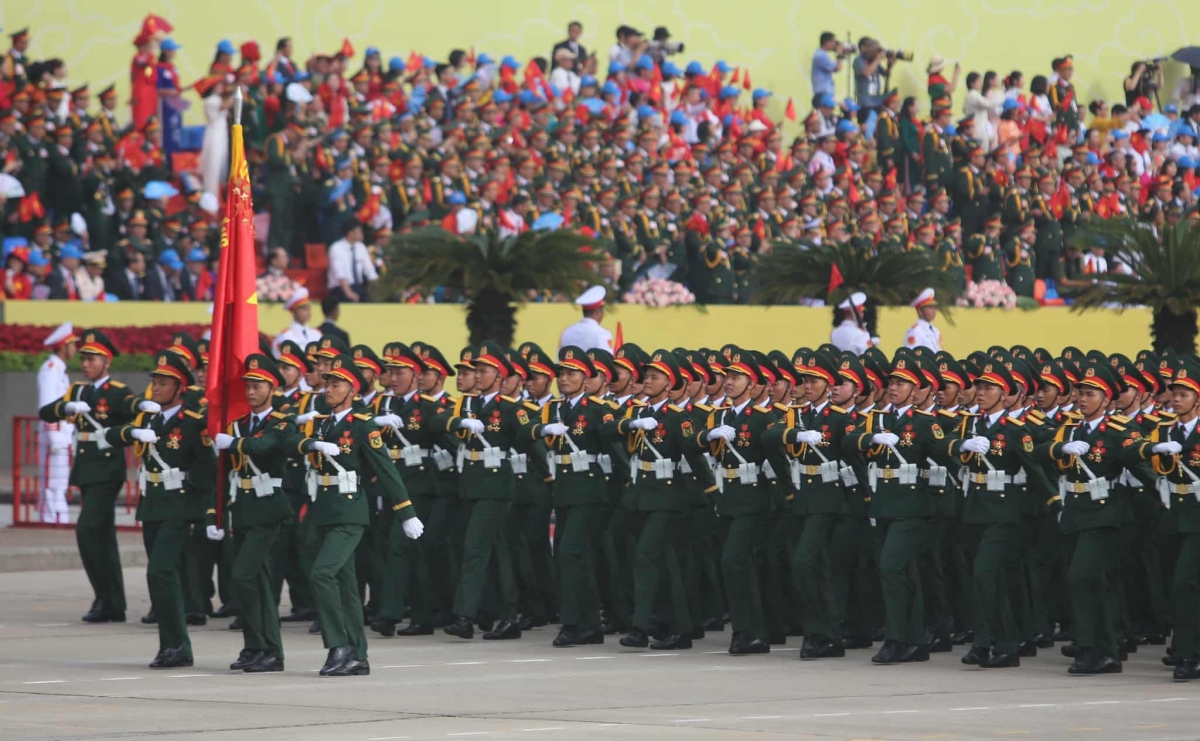 Khối Sĩ quan Lục quân là lực lượng nòng cốt chỉ huy, tham mưu và trực tiếp chiến đấu. Trải qua các cuộc kháng chiến, lớp lớp các thế hệ Sĩ quan Lục quân đã có mặt trên khắp các chiến trường thể hiện bản lĩnh vững vàng, kiên cường, mưu lược, lập nhiều chiến công xuất sắc. Đội ngũ Sĩ quan Lục quân hôm nay tiếp tục được rèn luyện, nâng cao trình độ mọi mặt, sẵn sàng chiến đấu, hy sinh, bảo vệ vững chắc Tổ quốc Việt Nam xã hội chủ nghĩa và hạnh phúc của Nhân dân