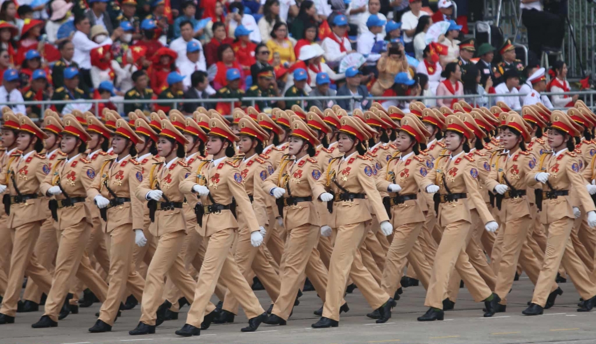 Quân đội nhân dân Lào. Là lực lượng vũ trang chủ lực của cách mạng dân tộc Lào. Trong các cuộc đấu tranh giải phóng dân tộc, Quân đội hai nước Việt Nam và Lào luôn kề vai sát cánh chiến đấu, chiến thắng kẻ thù xâm lược.  Ngày nay, Quân đội nhân dân Lào được xây dựng, phát triển toàn diện về mọi mặt. Mối quan hệ Việt Nam - Lào ngày càng được tăng cường, góp phần vun đắp mối quan hệ hữu nghị vĩ đại, đoàn kết đặc biệt và hợp tác toàn diệnKhối Nữ sĩ quan cảnh sát giao thông là một trong những lực lượng tiên phong được hình thành và hoạt động ngay từ những ngày đầu thành lập nước; những tổ chức tiền thân của lực lượng Cảnh sát giao thông đã tham gia dẫn đường, chỉ huy giao thông, đảm bảo an toàn thông suốt các tuyến vận tải hàng hóa, lương thực, vũ khí, đạn dược. Ngày nay, lực lượng Cảnh sát giao thông tích cực ứng dụng công nghệ hiện đại, đảm bảo trật tự an toàn giao thông, vì cuộc sống bình yên và hạnh phúc của Nhân dân.