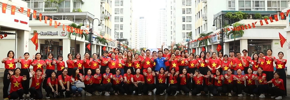 Lễ chào cờ “Tôi yêu Tổ quốc tôi” và đồng diễn tuổi trẻ Tân Hưng