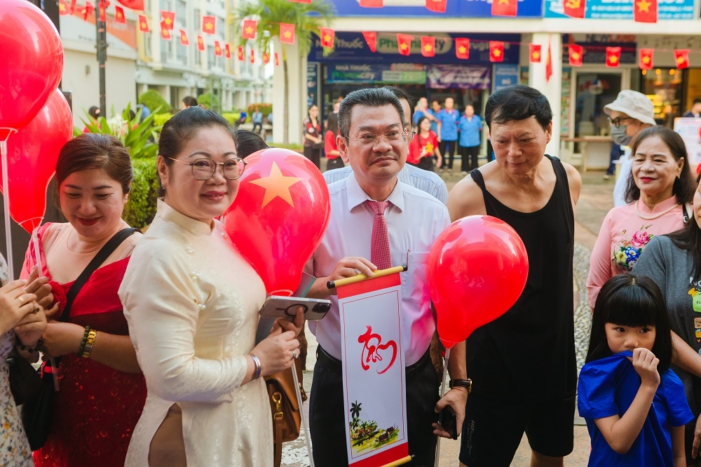 Lễ chào cờ “Tôi yêu Tổ quốc tôi” và đồng diễn tuổi trẻ Tân Hưng