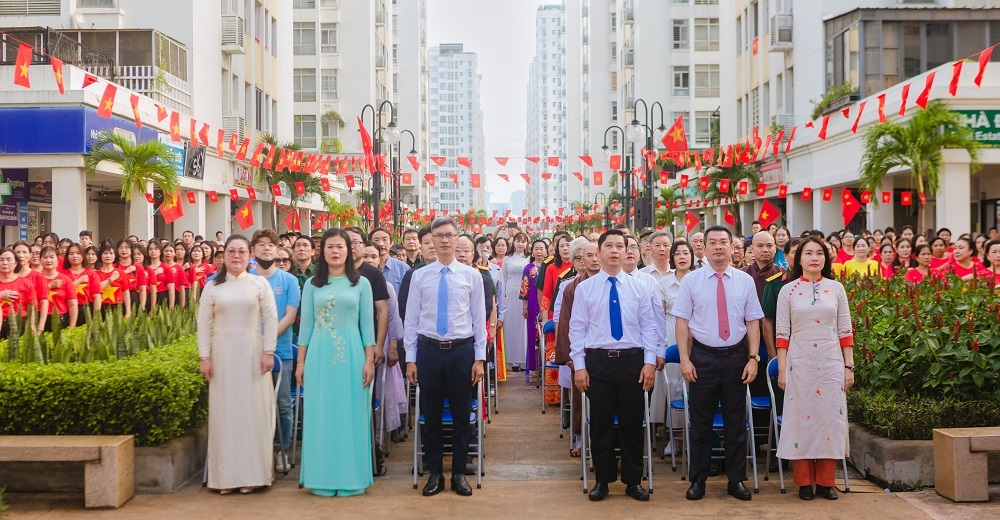 Lễ chào cờ “Tôi yêu Tổ quốc tôi” và đồng diễn tuổi trẻ Tân Hưng