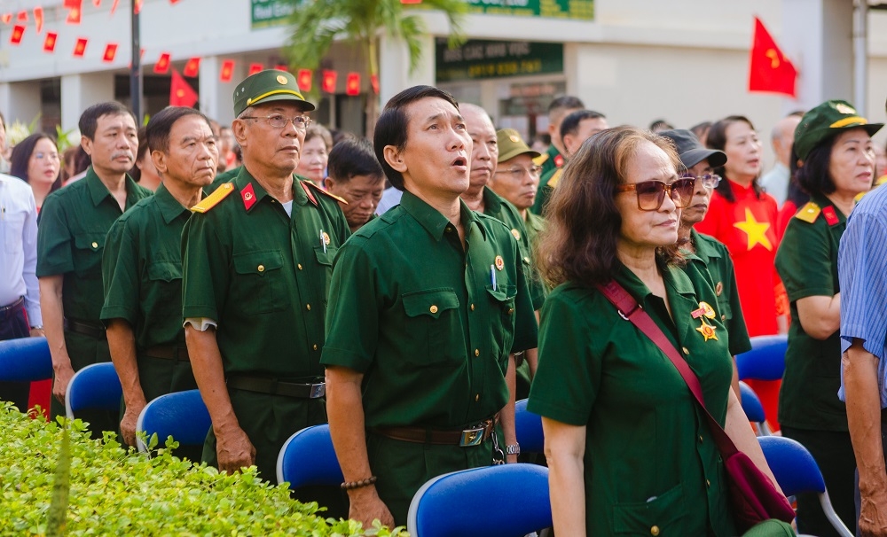 Lễ chào cờ “Tôi yêu Tổ quốc tôi” và đồng diễn tuổi trẻ Tân Hưng
