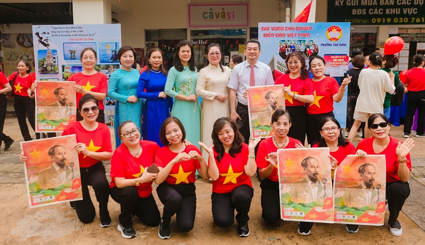 Lễ chào cờ “Tôi yêu Tổ quốc tôi” và đồng diễn tuổi trẻ Tân Hưng