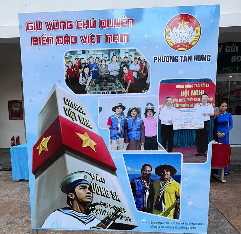 Lễ chào cờ “Tôi yêu Tổ quốc tôi” và đồng diễn tuổi trẻ Tân Hưng